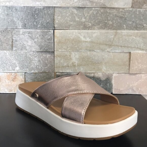 UGG Women's Emily Slide Sandal - Picture 4 of 5